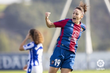Esther González celebra el gol que anotó en la última jornada ante la Real Sociedad (LALIGA)