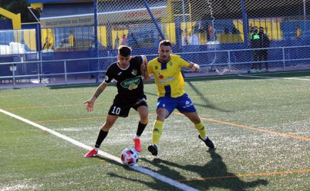 El Huétor Vega perdió el derbi en el estadio  `Miguel Moranto` (PACO CASTILLO)