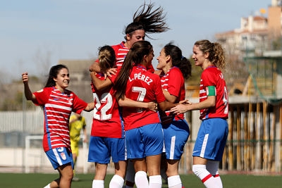 Las jugadoras del Granada celebran el gol del empate (VELASCO / GRJ)