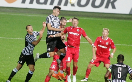 Lance del partido entre el PAOK y el Omonia (EKATHIMERINI)