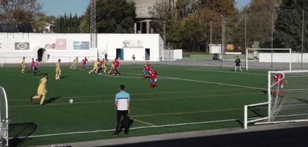 Miguel Jiménez bota una falta (BAEZA CF) 