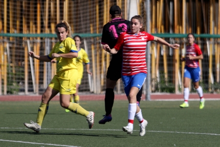Mili Menéndez, durante el encuentro del Granada Femenino ante La Solana en la primera jornada de liga (JOSÉ VELASCO / GRJ)