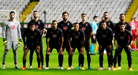 El Granada finalmente sí tendrá que jugar mañana ante la Real Sociedad (GCF) El Granada finalmente sí tendrá que jugar mañana ante la Real Sociedad (GCF)