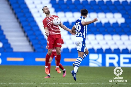Roberto Soldado, en un lance del encuentro ante la Real Sociedad (LALIGA)