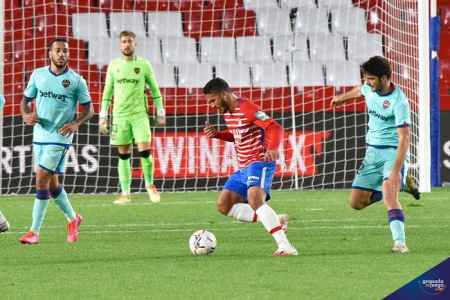 Luis Suárez podría debutar con la selección de Colombia (JOSÉ M. BALDOMERO)