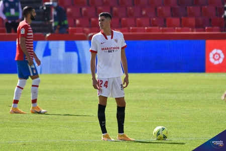 Carlos Fernández, durante el partido de su vuelta a `Los Cármenes´ con el Sevilla el pasado 17 de octubre (JOSÉ M. BALDOMERO)