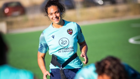 María Valenzuela, durante un entrenamiento con el Levante esta temporada (LEVANTE UD)