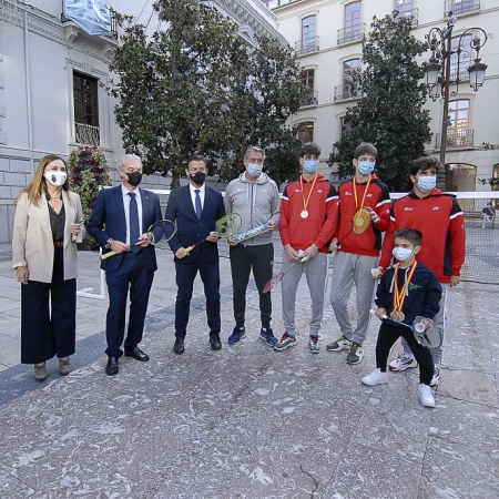 Recepción al Club Badminton Granada (JAVIER ALGARRA / AYUNTAMIENTO)