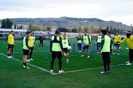 Imagen del inicio del entrenamiento rojiblanco (PEPE VILLOSLADA / GCF) Imagen del inicio del entrenamiento rojiblanco (PEPE VILLOSLADA / GCF)