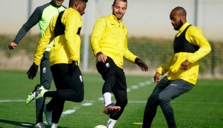 Imagen del entrenamiento del Granada esta mañana en la Ciudad Deportiva (PEPE VILLOSLADA / GCF) 