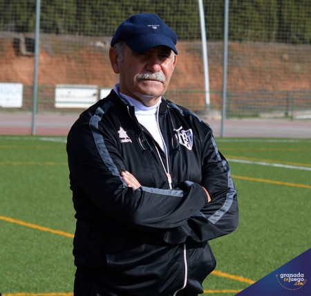 Pepe Sánchez en el último partido al frente del FC Cubillas (J. PALMA)