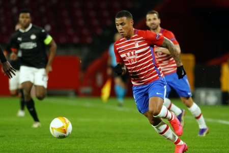 Machís en una jugada en el partido ante el PSV (GRANADA CF)