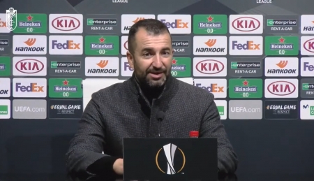 Diego Martínez, durante la rueda de prensa posterior al encuentro ante el PSV (GCF TV)