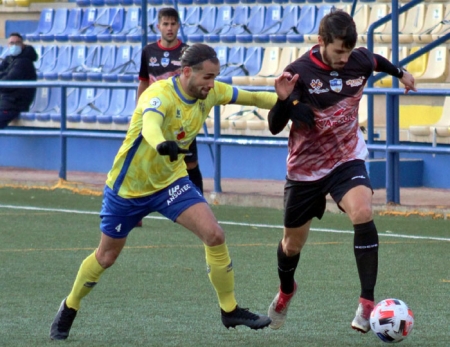 El Huétor Tájar puede coliderar la tabla si gana al Mancha Real (MIGUEL JÁIMEZ)