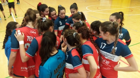 Las chicas de Universidad de Granada celebran la victoria en Parla (DEPORTES UGR) 