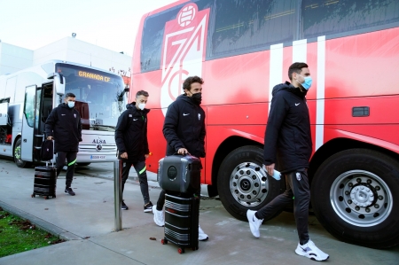 La expedición del Granada partió a Tesalónica a primera hora de la mañana (PEPE VILLOSLADA / GCF)