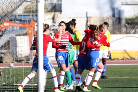 Momento en el que el Granada Femenino anotó el gol del empate ante el Juan Grande (JOSÉ VELASCO / GRJ)