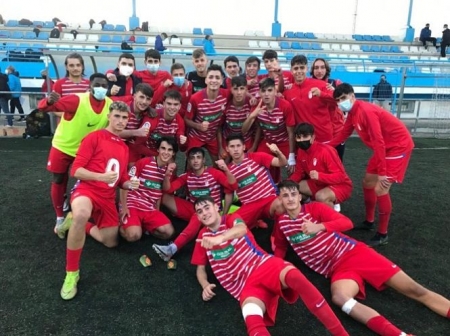 El Granada Juvenil se llevó el derbi (GRANADA CF) 