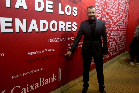 Diego Martínez, durante el acto en la Puerta de los entrenadores del `Nuevo Los Cármenes´ (JOSÉ VELASCO / GRJ)