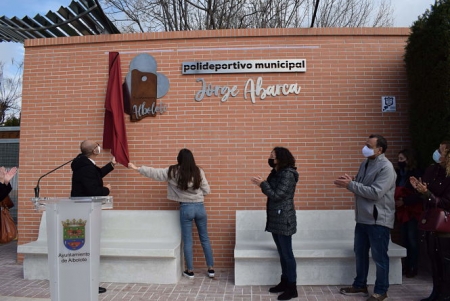 La familia de Jorge Abarca descubrió el nuevo nombre del Polideportivo Municipal (AYTO. ALBOLOTE) 