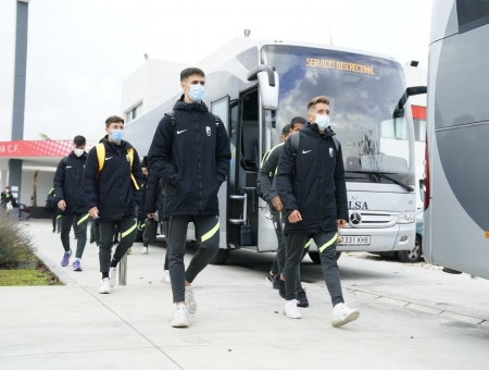 El Granada ha viajado ha pamplona con más juventud entre su expedición de la habitual (PEPE VILLOSLADA / GCF) El Granada ha viajado ha pamplona con más juventud entre su expedición de la habitual (PEPE VILLOSLADA / GCF)