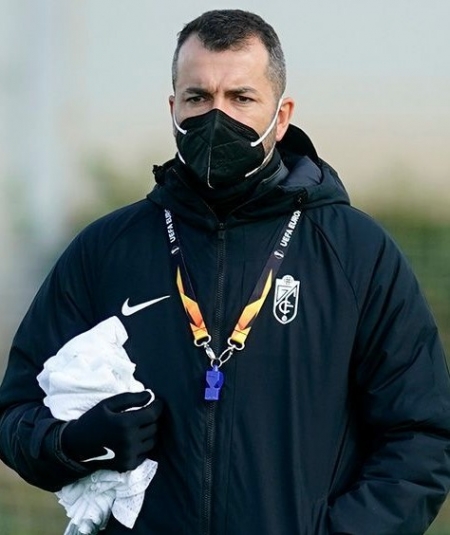 Diego Martínez, durante un entrenamiento anterior con el Granada (PEPE VILLOSLADA / GCF)