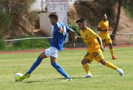La UD Maracena recibe al Torreperogil (JESÚS HURTADO)