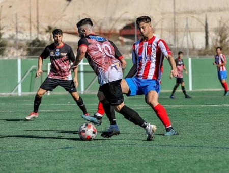 El Loja cerrará el año ante Huetor Vega (PACO CASTILLO)