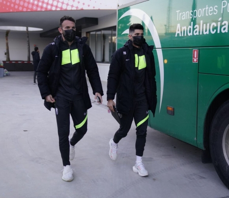 Quini y Carlos Neva, antes de emprender el viaje a Eibar (PEPE VILLOSLADA / GCF) Quini y Carlos Neva, antes de emprender el viaje a Eibar (PEPE VILLOSLADA / GCF)