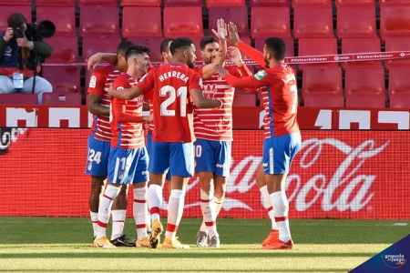 El Granada quiere comenzar 2021 con la primera victoria ante el Eibar (JOSÉ M. BALDOMERO)