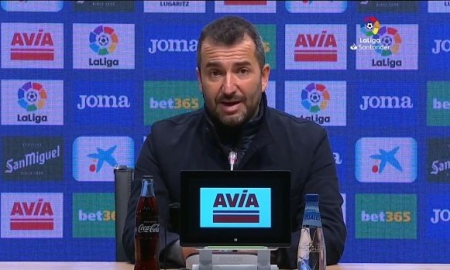 Diego Martínez, durante la rueda de prensa posterior al Eibar - Granada (LALIGA)