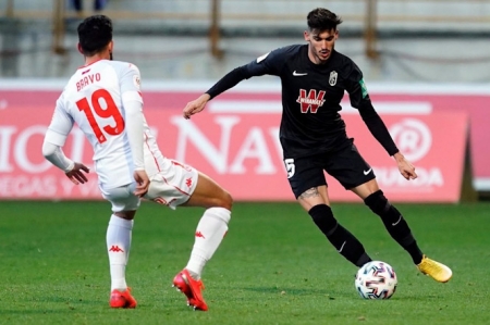 Carlos Neva volvió a la titularidad (GRANADA CF)