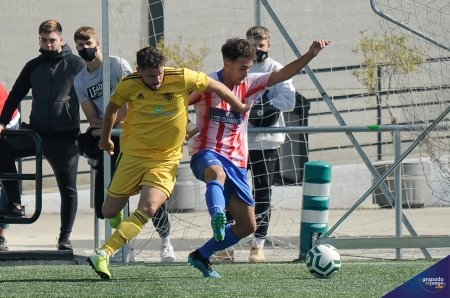 Una jugada del encuentro de la primera vuelta entre Arenas y Cubillas (JOSÉ M. BALDOMERO)