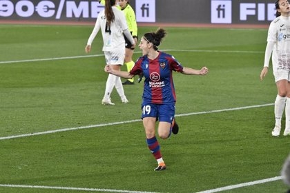 Esther celebra el gol que anotó en la semifinal de la Supercopa ante el Logroño el pasado martes (RFEF)