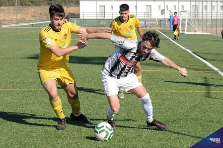 La intensidad marcó el derbi (JOSÉ M. BALDOMERO)