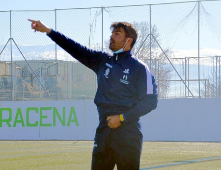 Jaime Morente en un momento de su último partido al frente del equipo maracenero (LÁZARO)