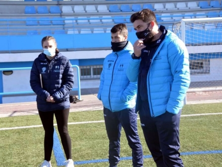Luis Torres, a la derecha en la imagen, en la Ciudad Deportiva de Maracena 