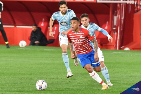 Machís en una acción del encuentro en casa ante el RC Celta (JOSÉ M. BALDOMERO)