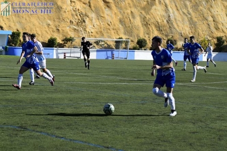 El Atlético Monachil perdió en casa (HELIODORO FERNÁNDEZ NIETO /ARCHIVO) 