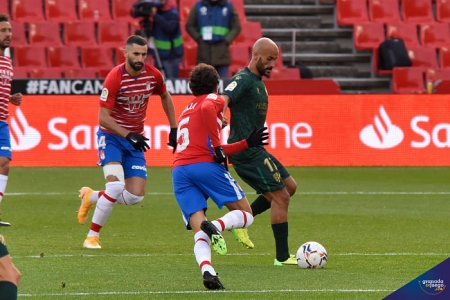 El Granada volverá a enfrentarse al Huesca el próximo 21 de febrero después del 3-3 de la ida (JOSÉ M. BALDOMERO)