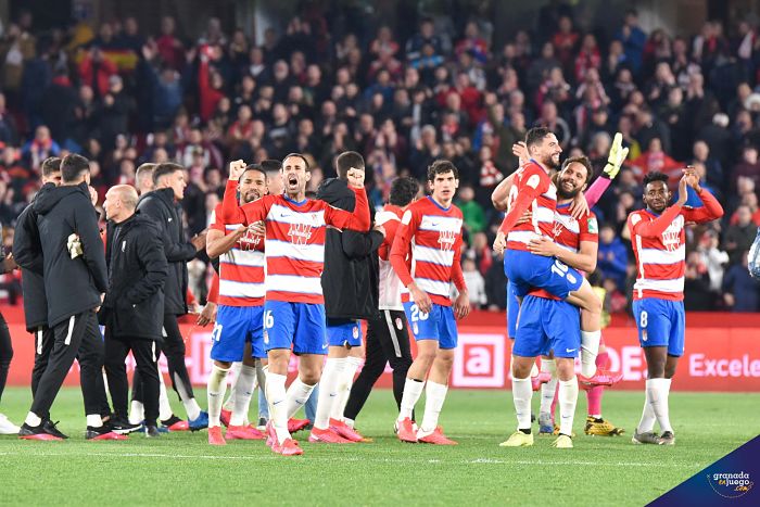 El júbilo estalló en `Los Cármenes´ al término del choque ante el Valencia de la pasada edición (JOSÉ M. BALDOMERO) El júbilo estalló en `Los Cármenes´ al término del choque ante el Valencia de la pasada edición (JOSÉ M. BALDOMERO)