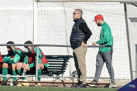 Joseba Aguado en un momento de un partido con el CD Huétor Vega en esta temporada (JOSÉ M. BALDOMERO)
