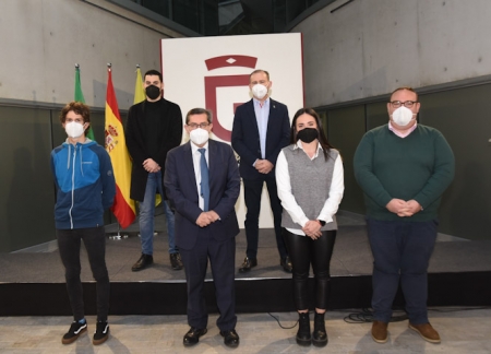 Imagen de la entrega de las becas (DIPUTACIÓN)