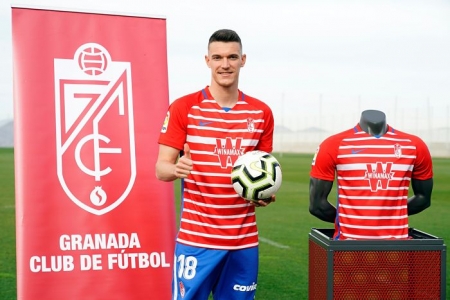 Adrián Marín podría debutar mañana como jugador granadinista (PEPE VILLOSLADA / GCF)