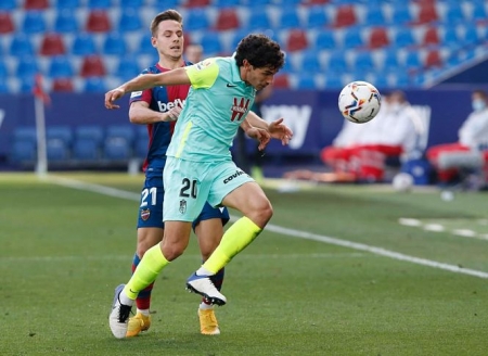 Vallejo sufrió con el sistema de tres centrales (LALIGA) 