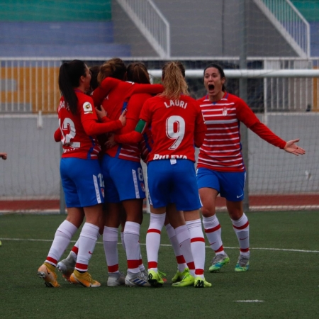 Las jugadoras del Granada Femenino celebran el único tanto del partido, obra de Pamela González (GCF FEMENINO)