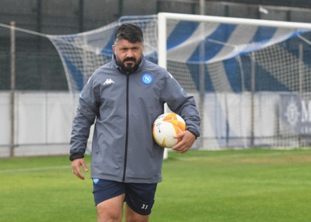El técnico Gennaro Gattuso, durante el entrenamiento matinal de hoy en Nápoles (SSC NAPOLI)