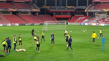 El Granada se ejercitó esta noche sobre el verde del `Nuevo Los Cármenes´ (FRAN CALVO)