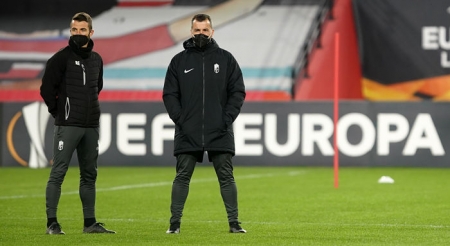 Diego Martínez, junto a su segundo, durante el entrenamiento de ayer (PEPE VILLOSLADA / GCF)