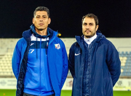 José Manuel García (der.) regresa al banquillo del Motril acompañado por Murua (VICENTE GARCÍA)
